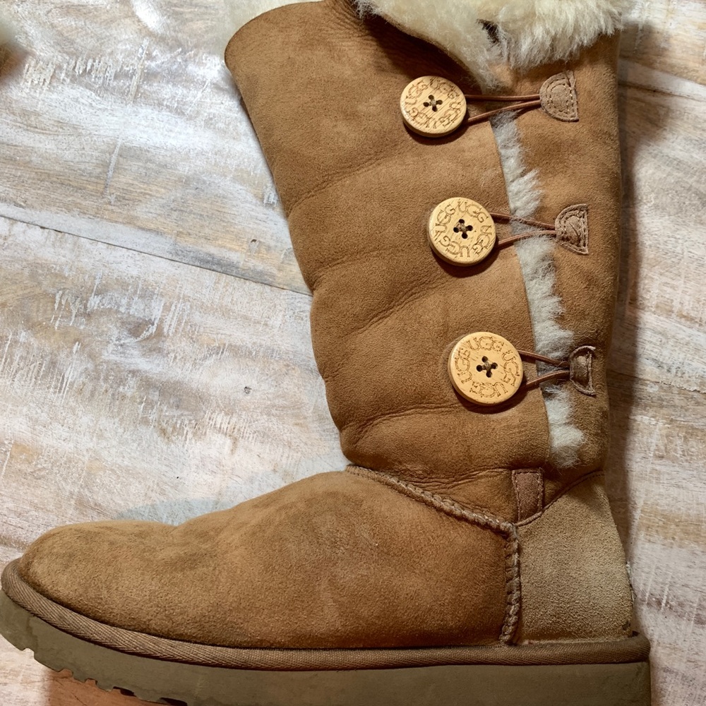 Uggs size 7 - Bailey Button Triplet